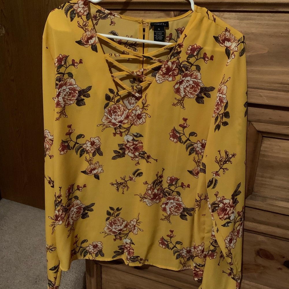 Rue 21 top